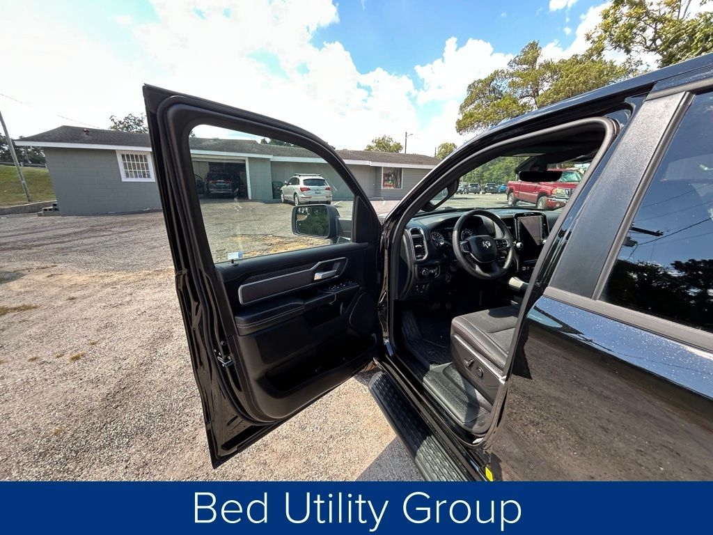 RAM 1500 Big Horn Crew Cab SWB 4WD 2025 RAM 1500 Big Horn Crew Cab SWB 4WD 2025