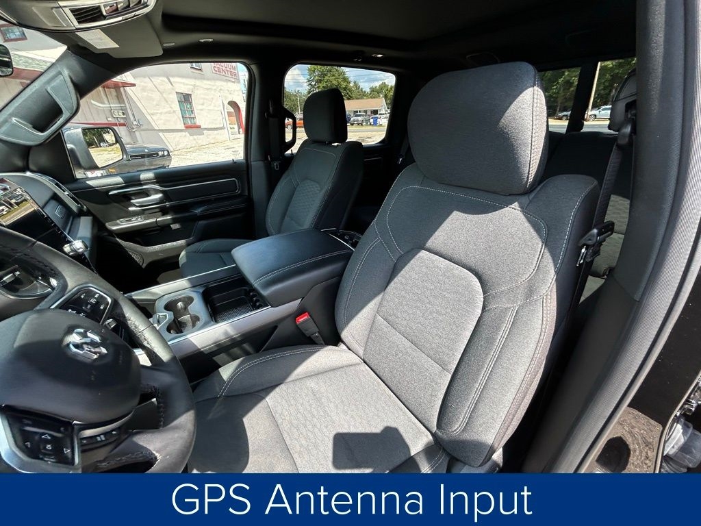 RAM 1500 Big Horn Crew Cab SWB 4WD 2025 RAM 1500 Big Horn Crew Cab SWB 4WD 2025