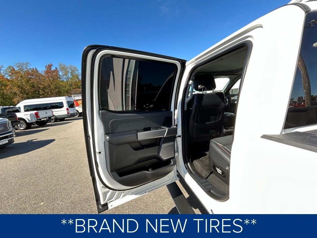 Ford F-350 SD King Ranch Crew Cab Long Bed DRW 4WD 2023