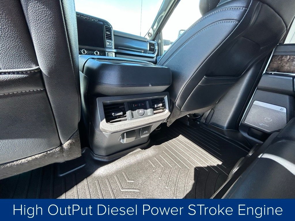 Ford F-350 SD King Ranch Crew Cab Long Bed DRW 4WD 2023
