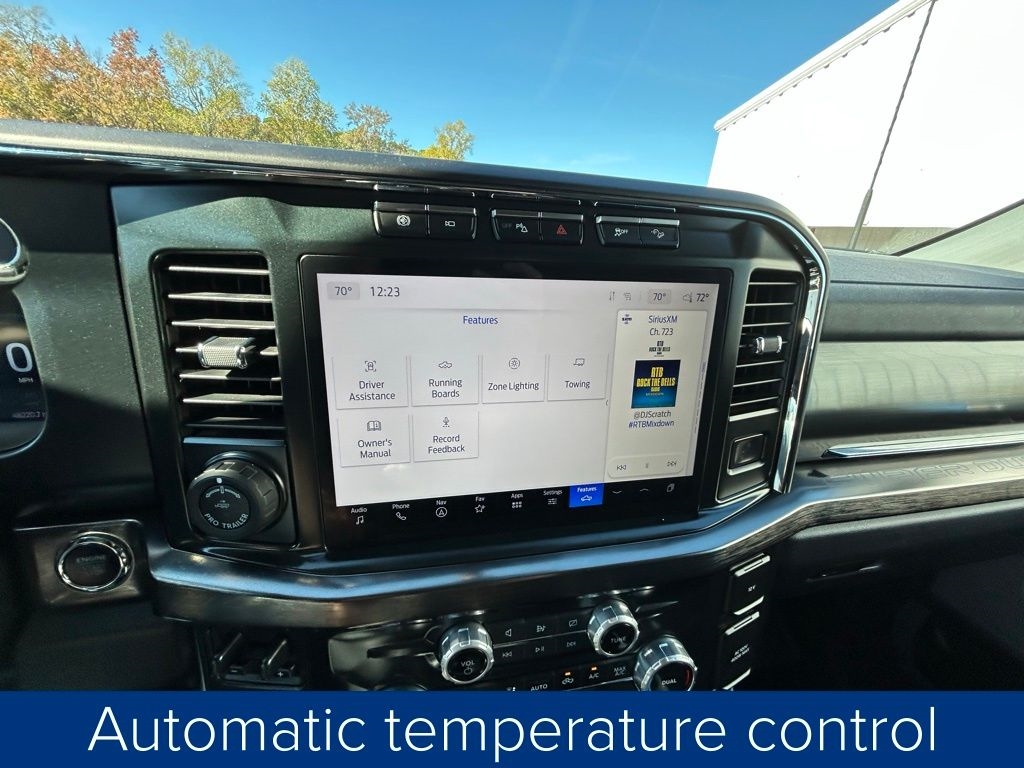 Ford F-350 SD King Ranch Crew Cab Long Bed DRW 4WD 2023