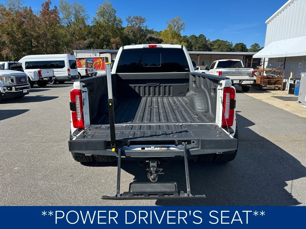Ford F-350 SD King Ranch Crew Cab Long Bed DRW 4WD 2023