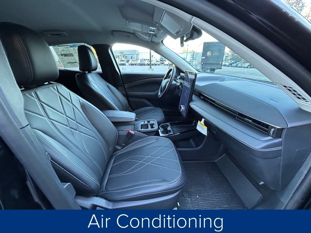 Ford Mustang Mach-E Select 2025