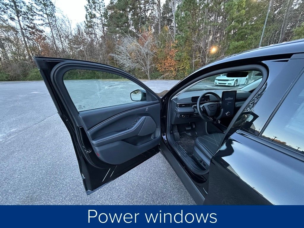 Ford Mustang Mach-E Select 2025