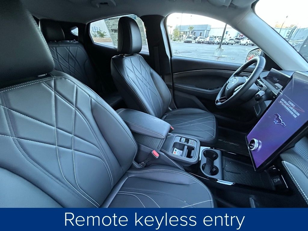 Ford Mustang Mach-E Select 2025