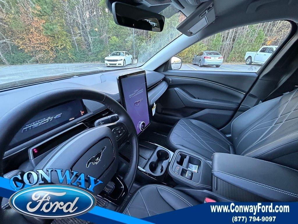 Ford Mustang Mach-E Select 2025