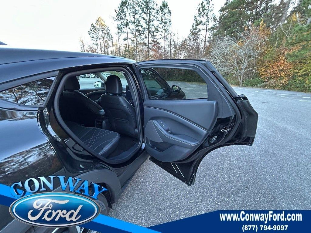 Ford Mustang Mach-E Select 2025