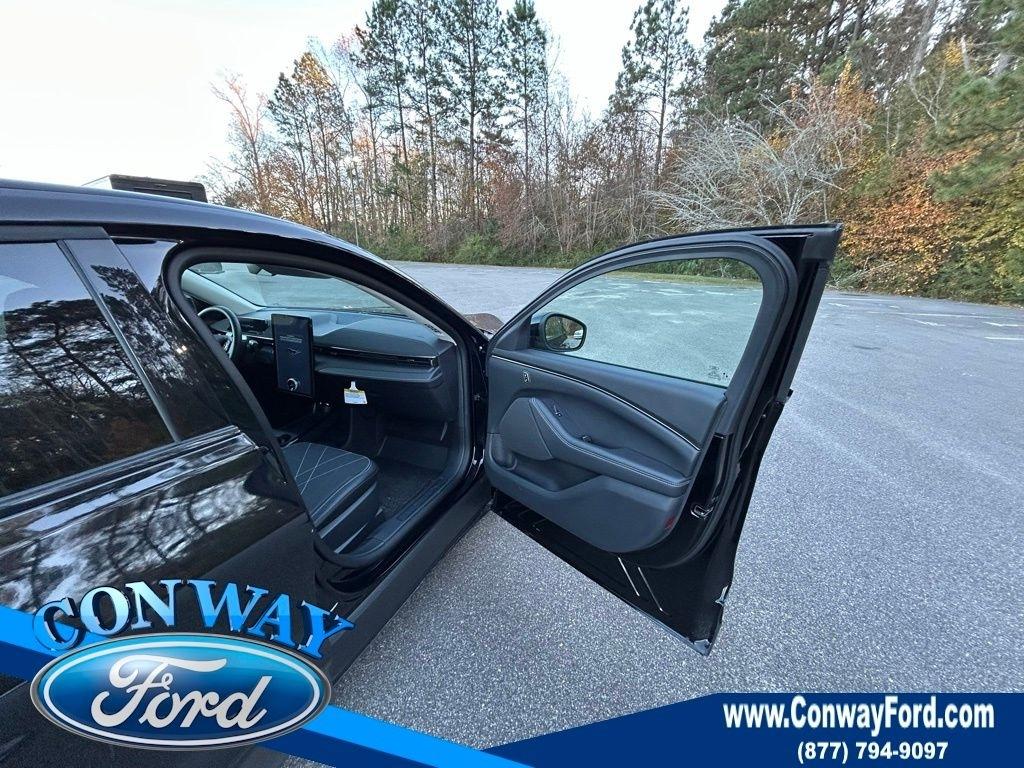 Ford Mustang Mach-E Select 2025