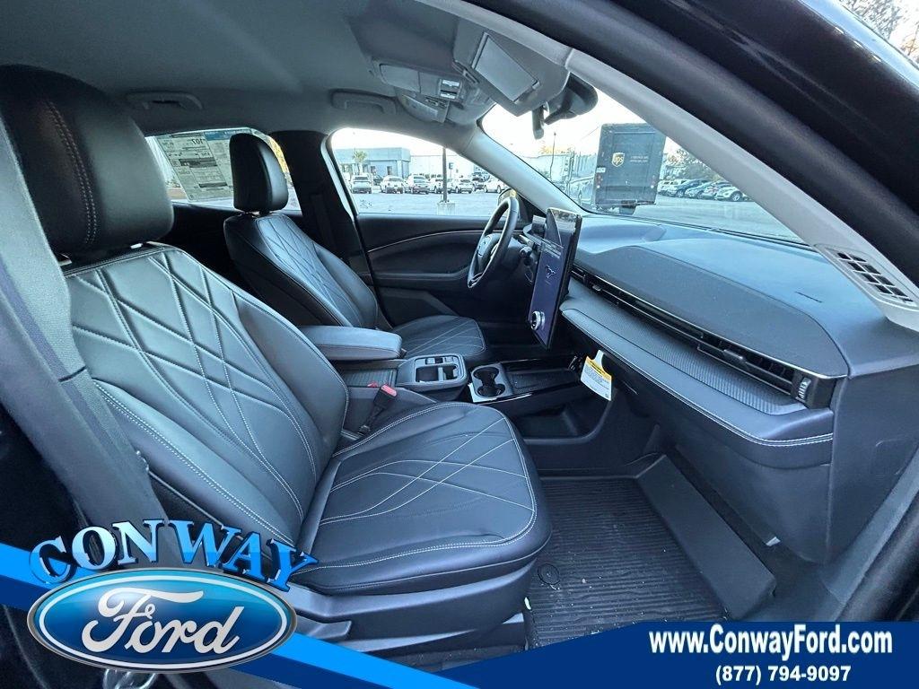 Ford Mustang Mach-E Select 2025