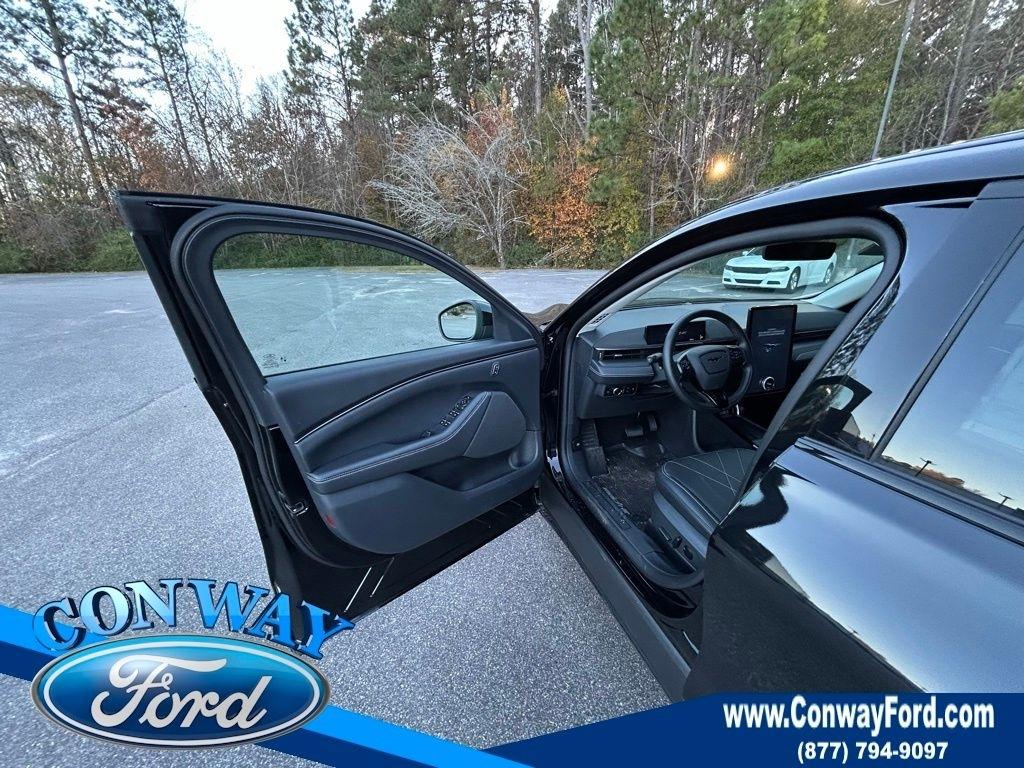 Ford Mustang Mach-E Select 2025