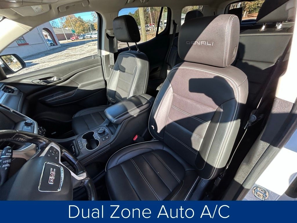 GMC Acadia Denali AWD 2022