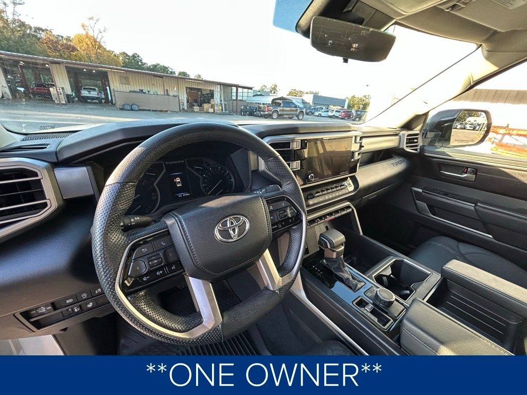 Toyota Tundra SR5 CrewMax 4WD 2024