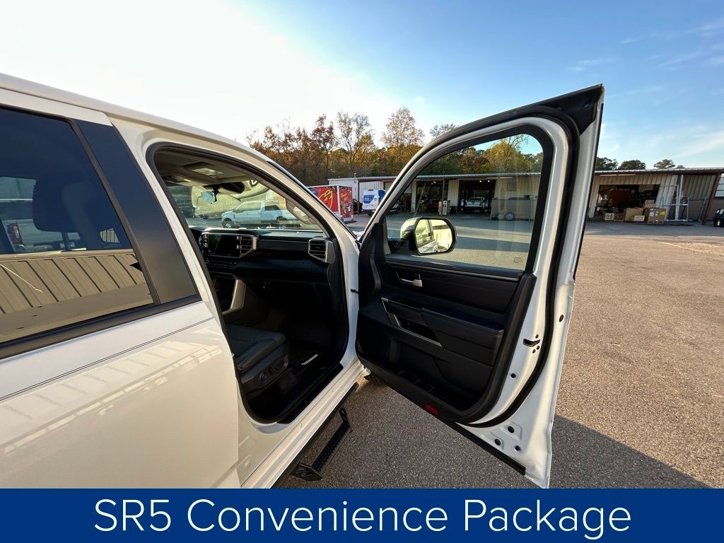 Toyota Tundra SR5 CrewMax 4WD 2024