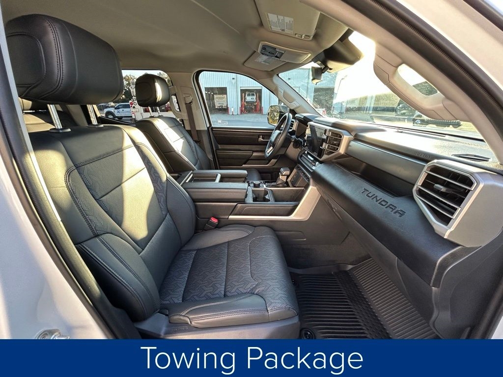 Toyota Tundra SR5 CrewMax 4WD 2024