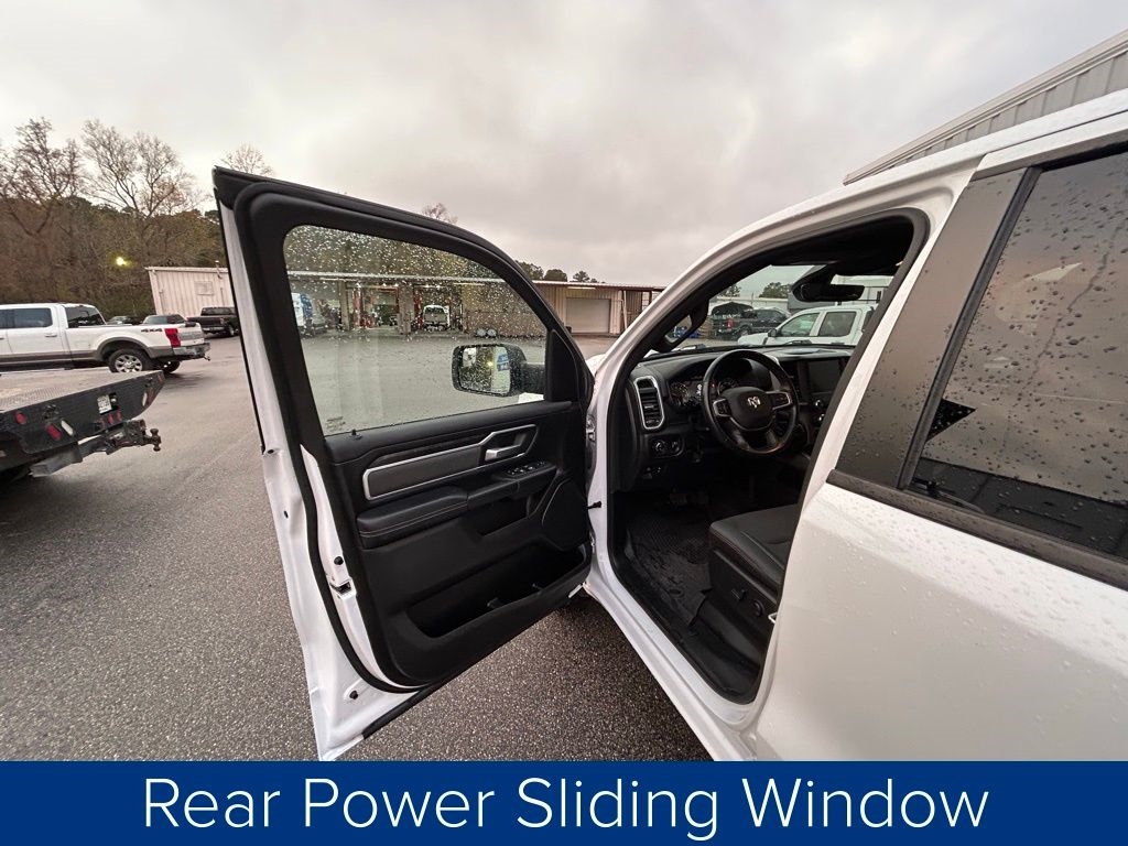 RAM 1500 Big Horn Crew Cab SWB 4WD 2022