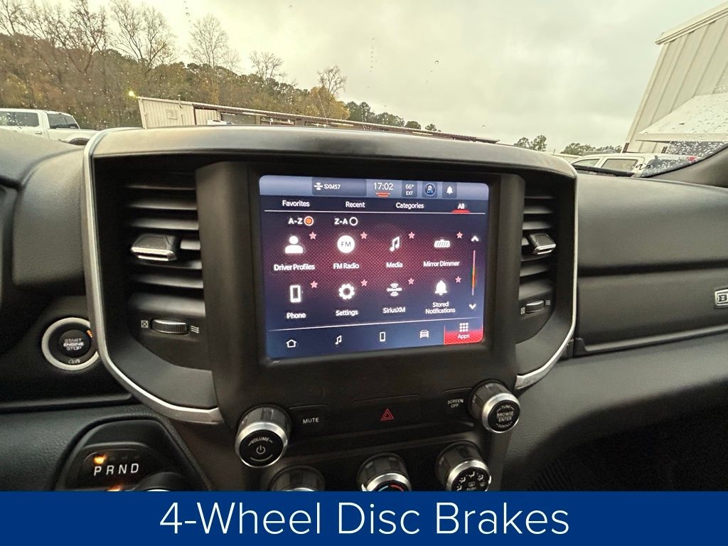 RAM 1500 Big Horn Crew Cab SWB 4WD 2022