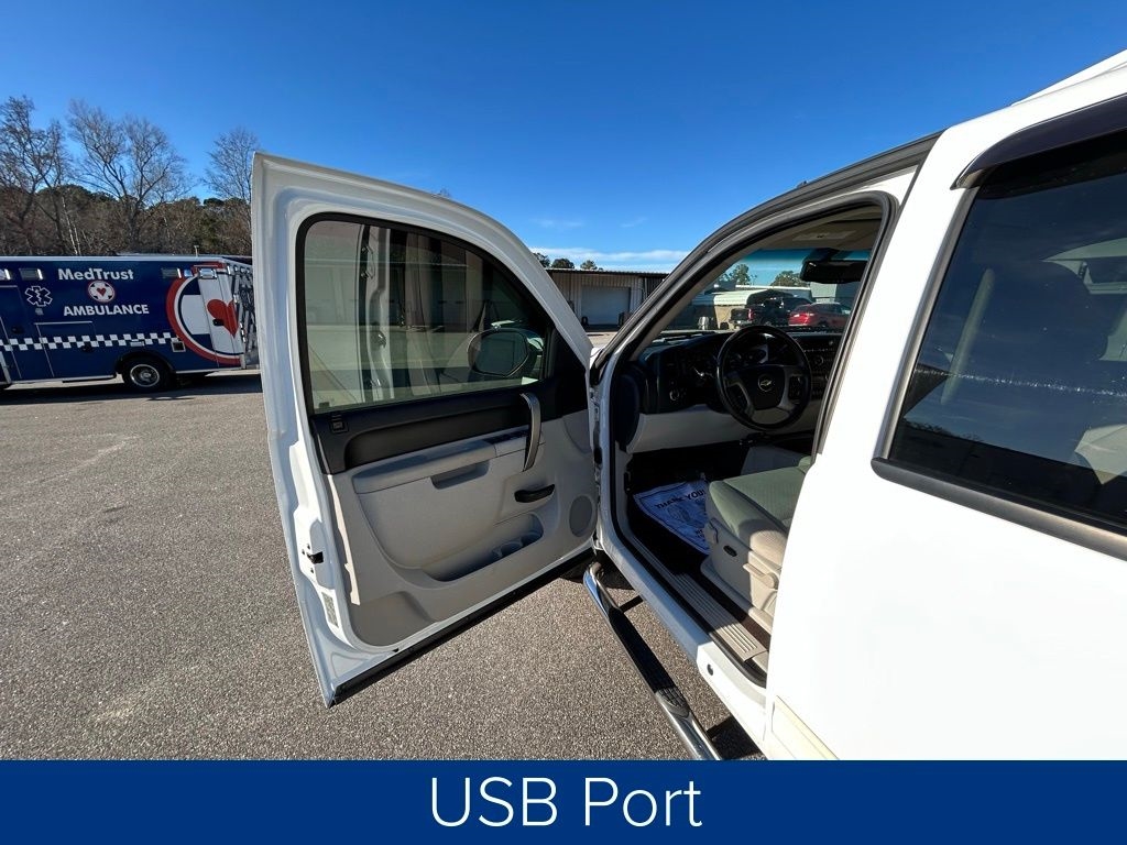 Chevrolet Silverado 1500 LT Crew Cab 2WD 2011