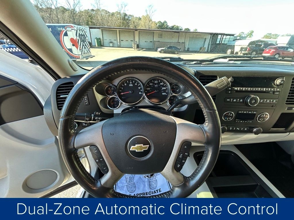 Chevrolet Silverado 1500 LT Crew Cab 2WD 2011