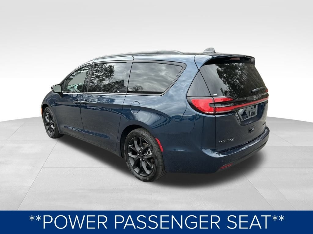 Chrysler Pacifica Limited 2025