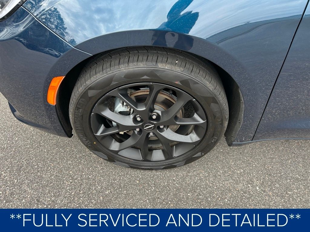 Chrysler Pacifica Limited 2025