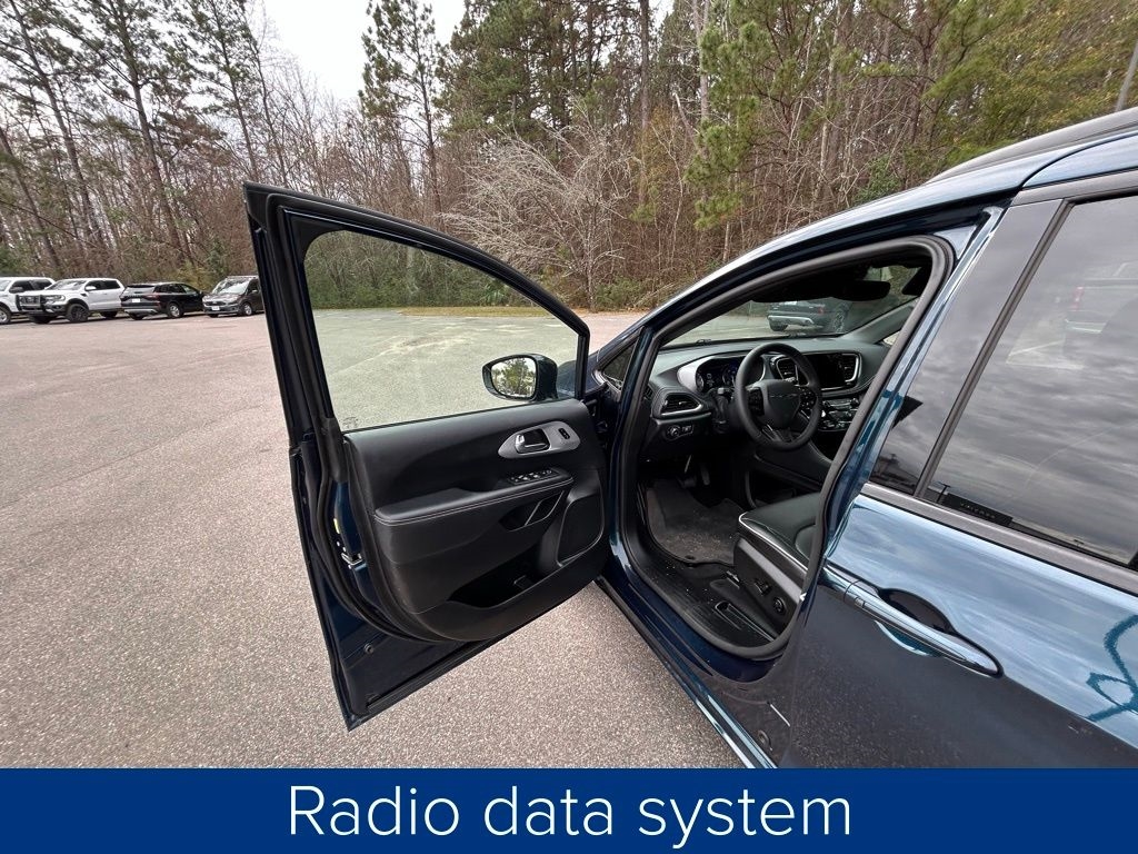 Chrysler Pacifica Limited 2025