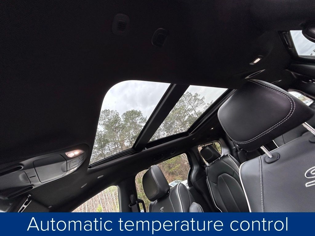 Chrysler Pacifica Limited 2025