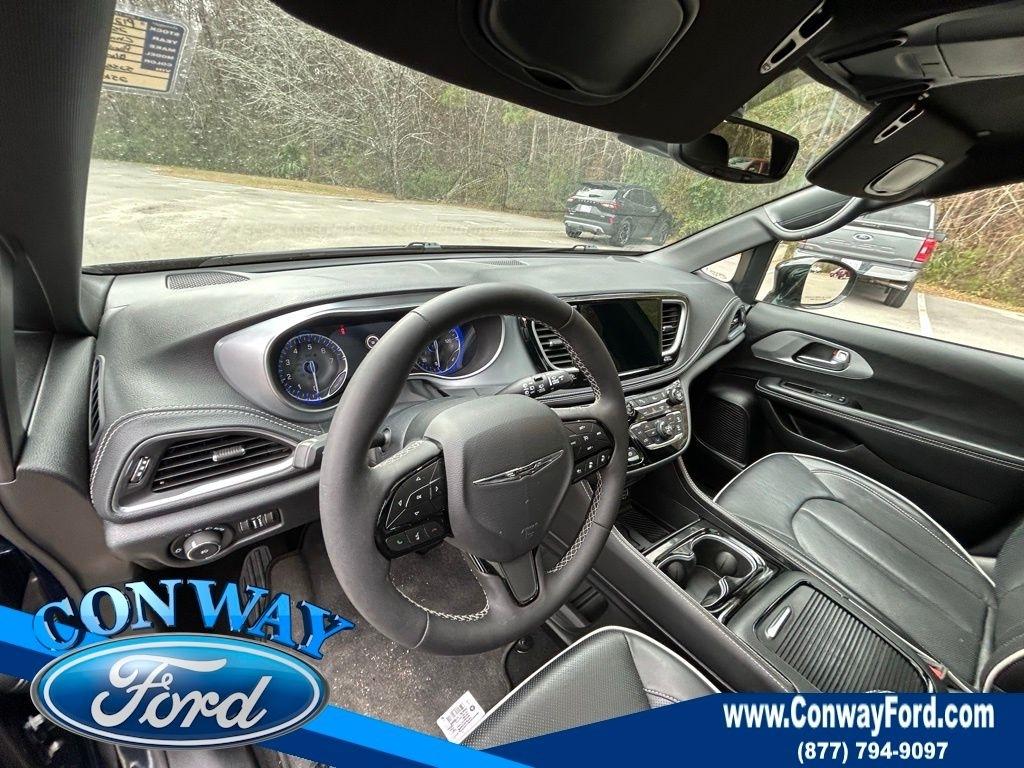 Chrysler Pacifica Limited 2025