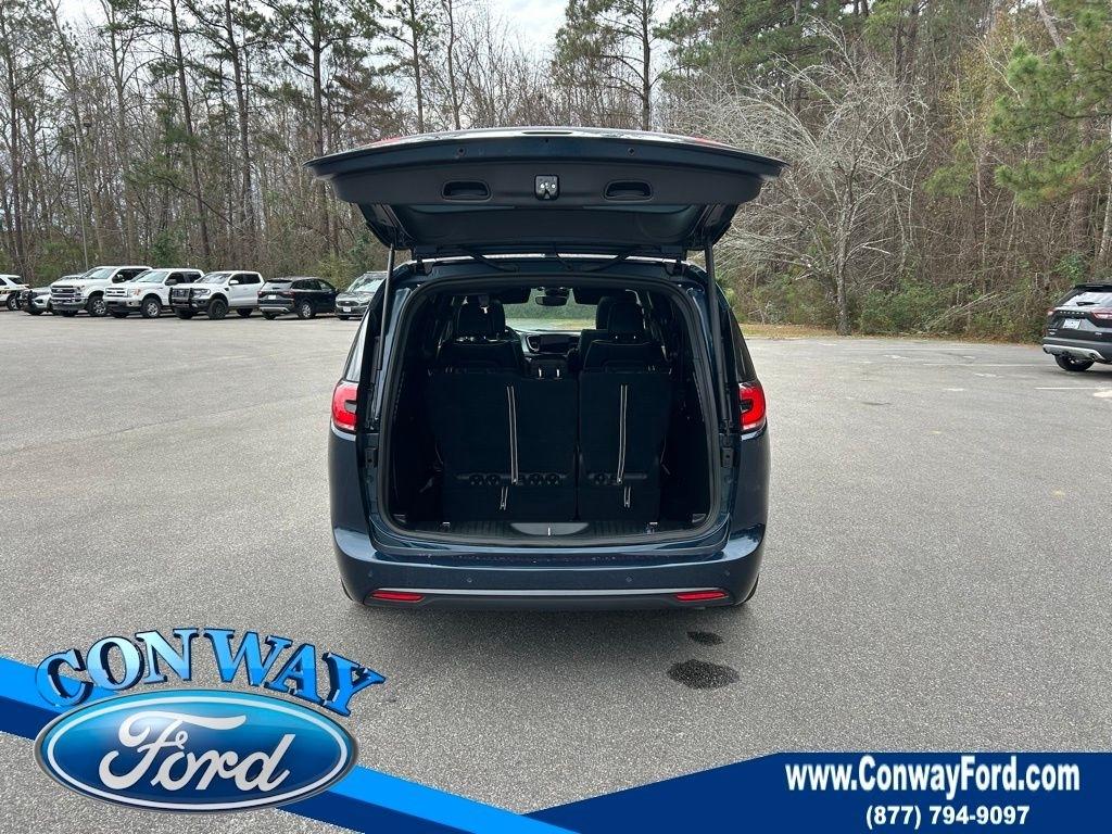 Chrysler Pacifica Limited 2025