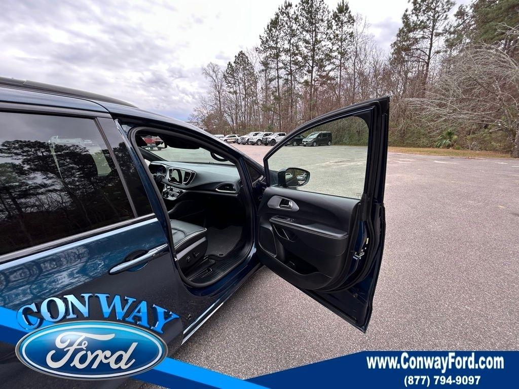 Chrysler Pacifica Limited 2025