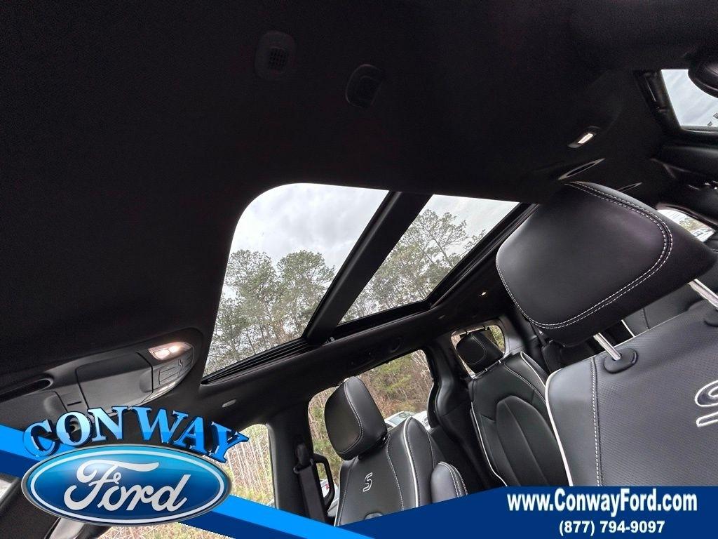 Chrysler Pacifica Limited 2025