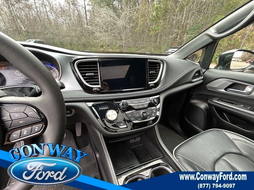 Chrysler Pacifica Limited 2025