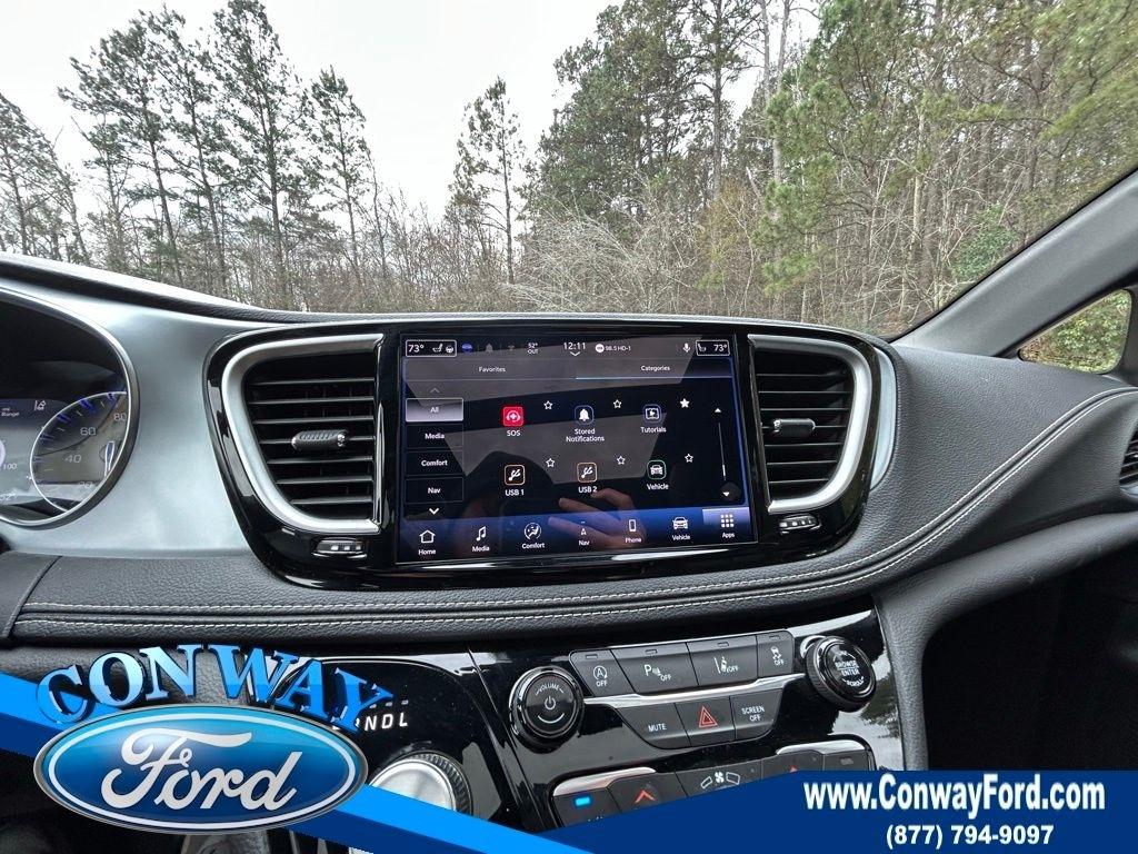 Chrysler Pacifica Limited 2025