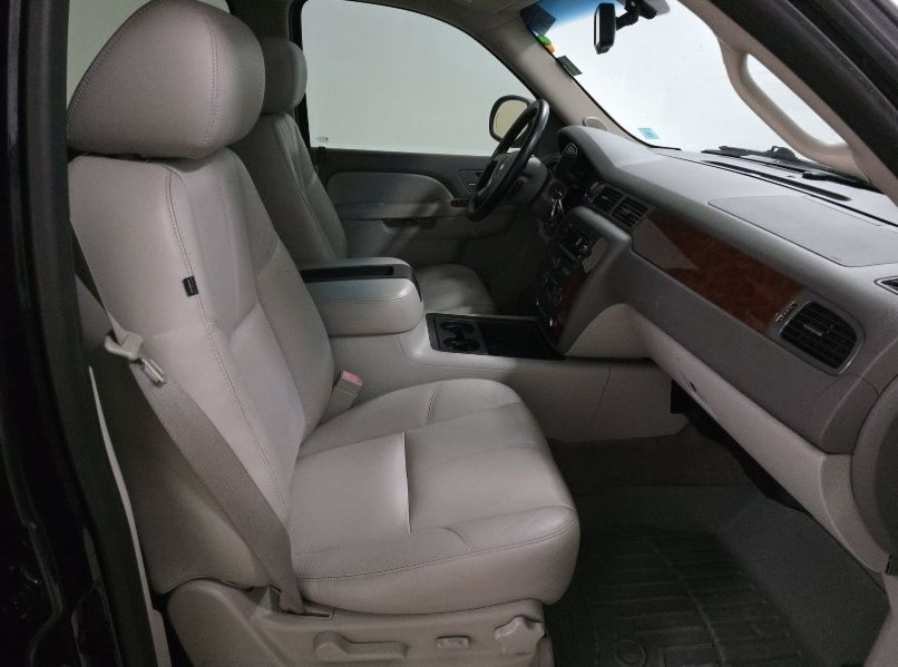 Chevrolet Suburban LT 1500 2WD 2012