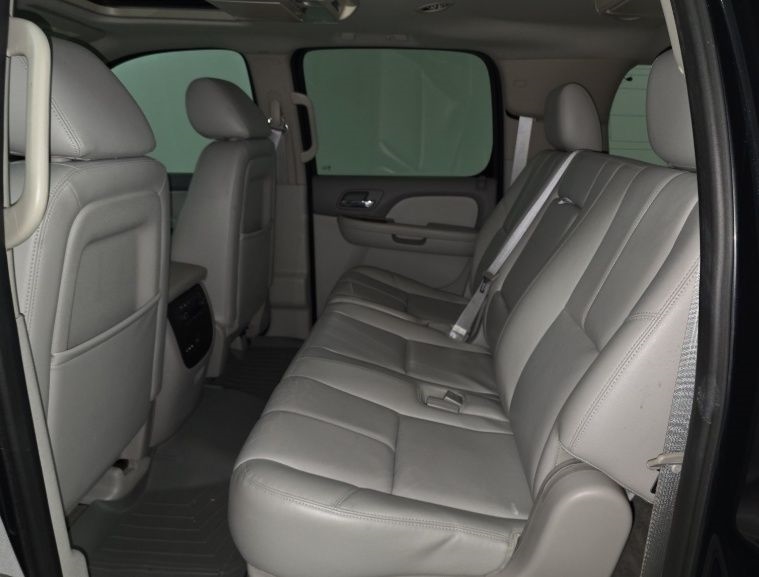 Chevrolet Suburban LT 1500 2WD 2012