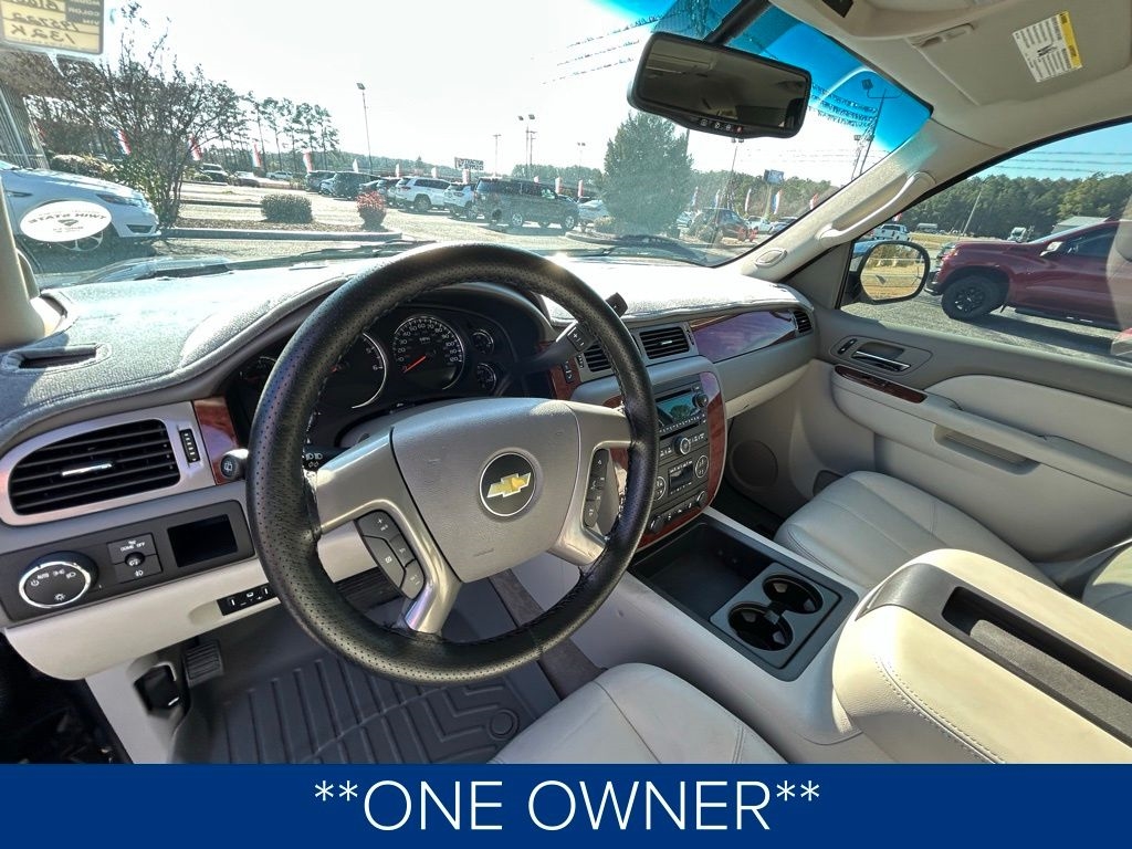 Chevrolet Suburban LT 1500 2WD 2012