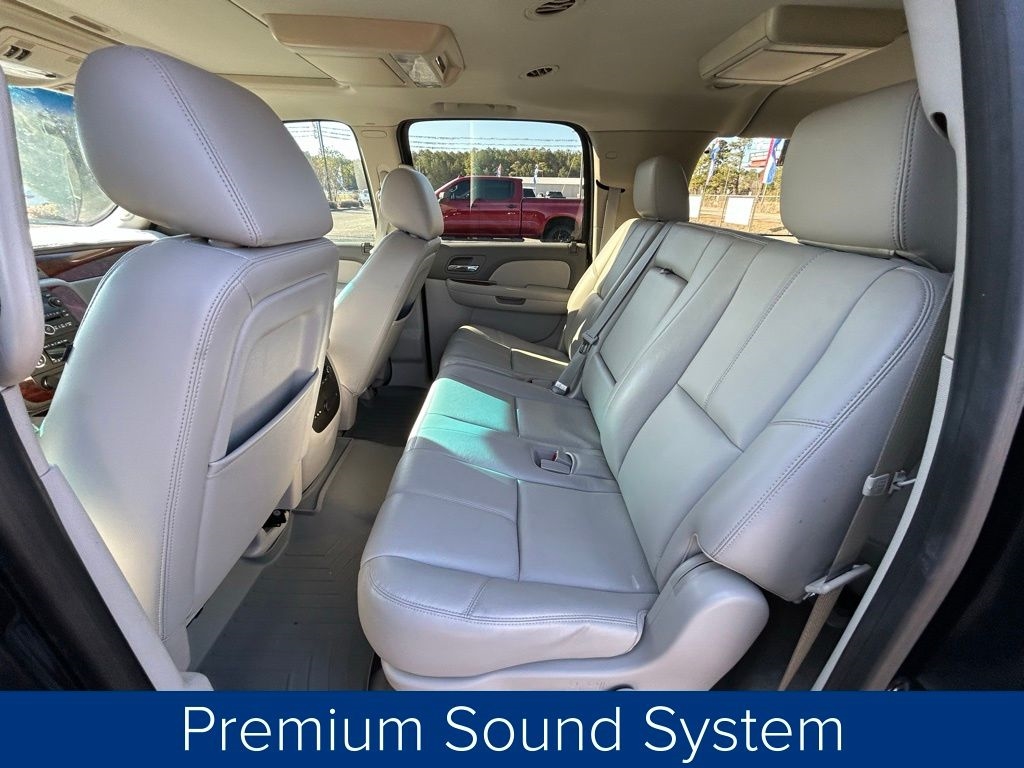 Chevrolet Suburban LT 1500 2WD 2012