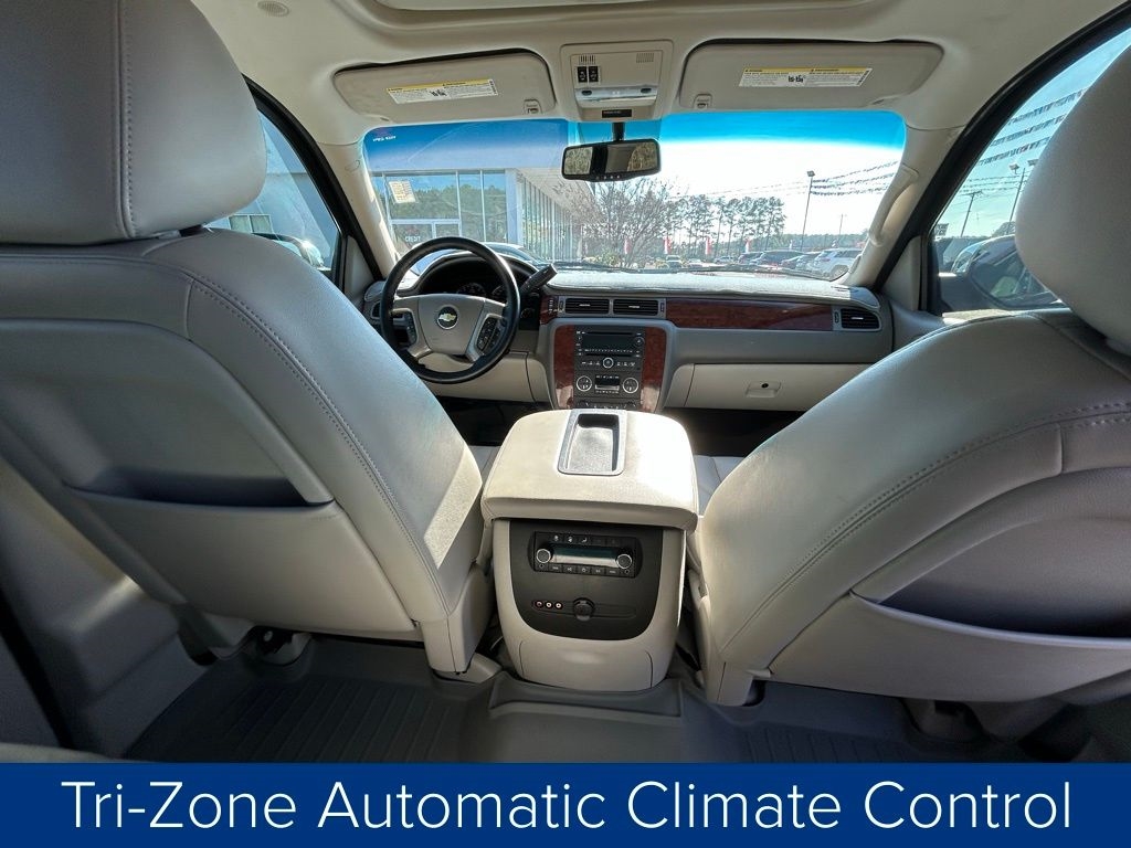 Chevrolet Suburban LT 1500 2WD 2012