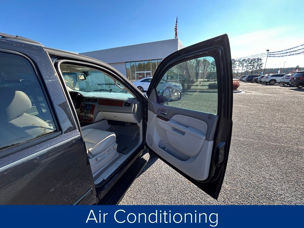 Chevrolet Suburban LT 1500 2WD 2012