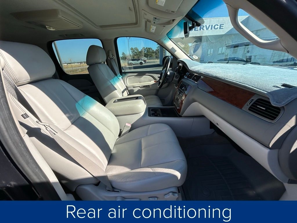 Chevrolet Suburban LT 1500 2WD 2012