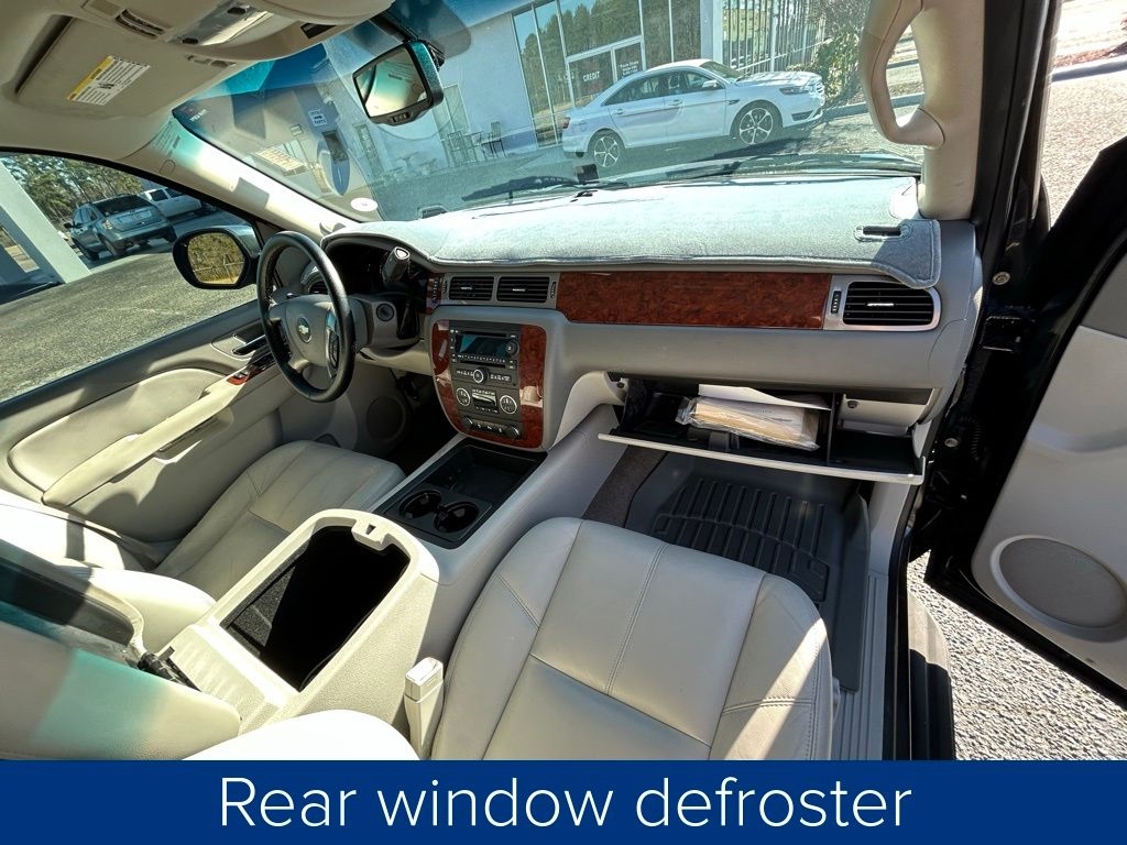 Chevrolet Suburban LT 1500 2WD 2012