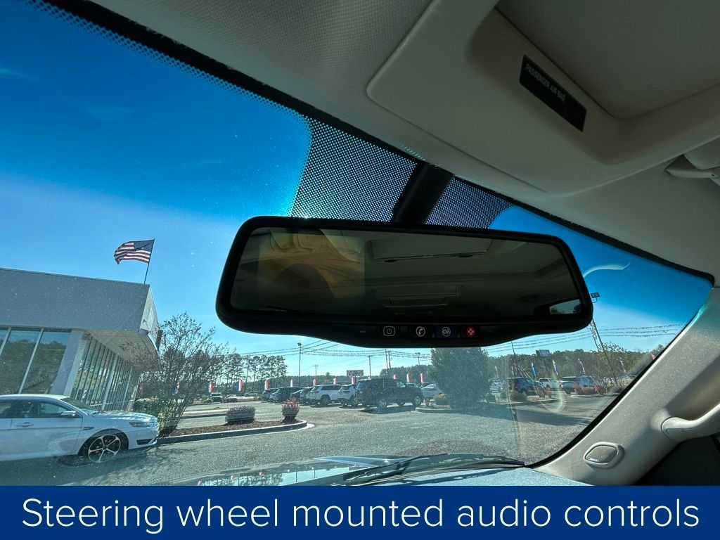 Chevrolet Suburban LT 1500 2WD 2012