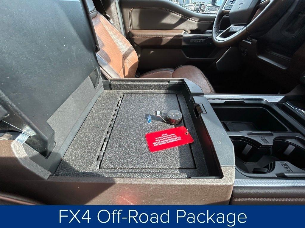 Ford F-350 SD King Ranch Crew Cab Long Bed 4WD 2024