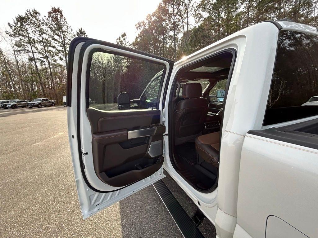 Ford F-350 SD King Ranch Crew Cab Long Bed 4WD 2024