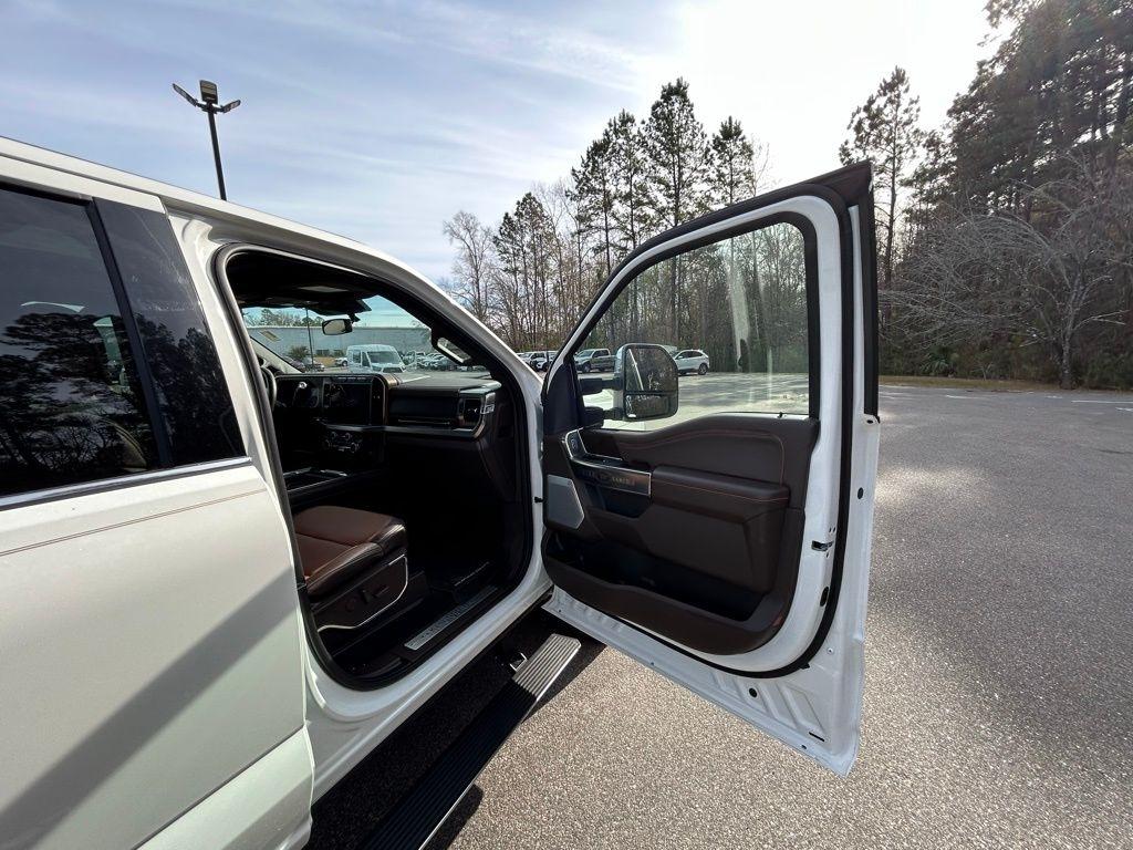 Ford F-350 SD King Ranch Crew Cab Long Bed 4WD 2024