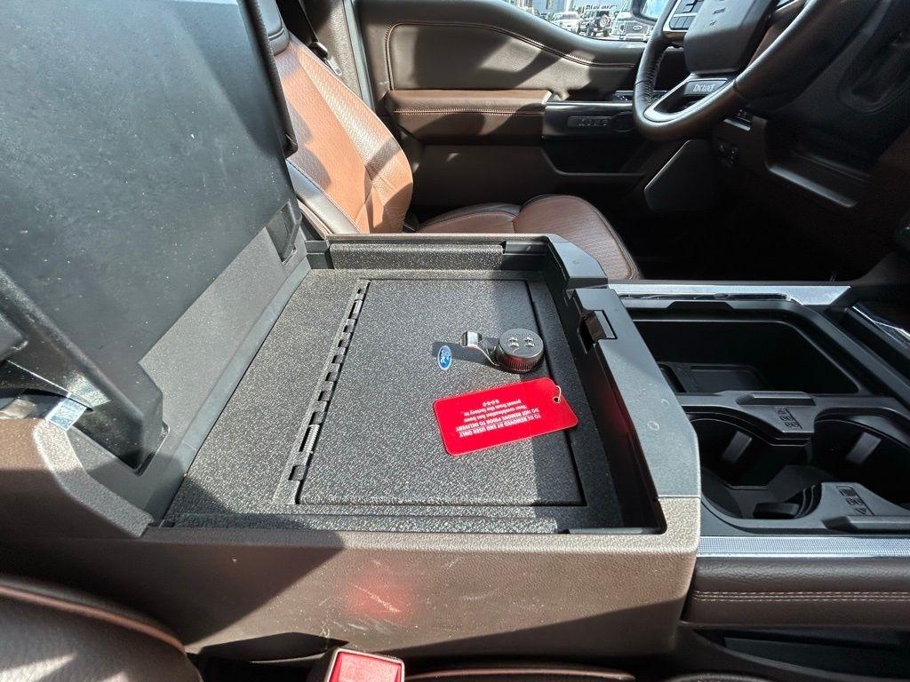 Ford F-350 SD King Ranch Crew Cab Long Bed 4WD 2024