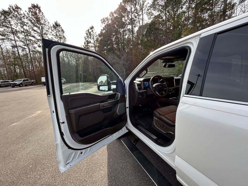 Ford F-350 SD King Ranch Crew Cab Long Bed 4WD 2024