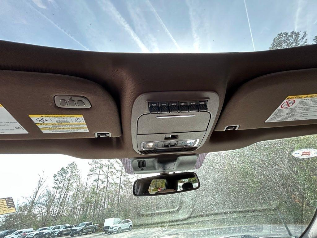 Ford F-350 SD King Ranch Crew Cab Long Bed 4WD 2024