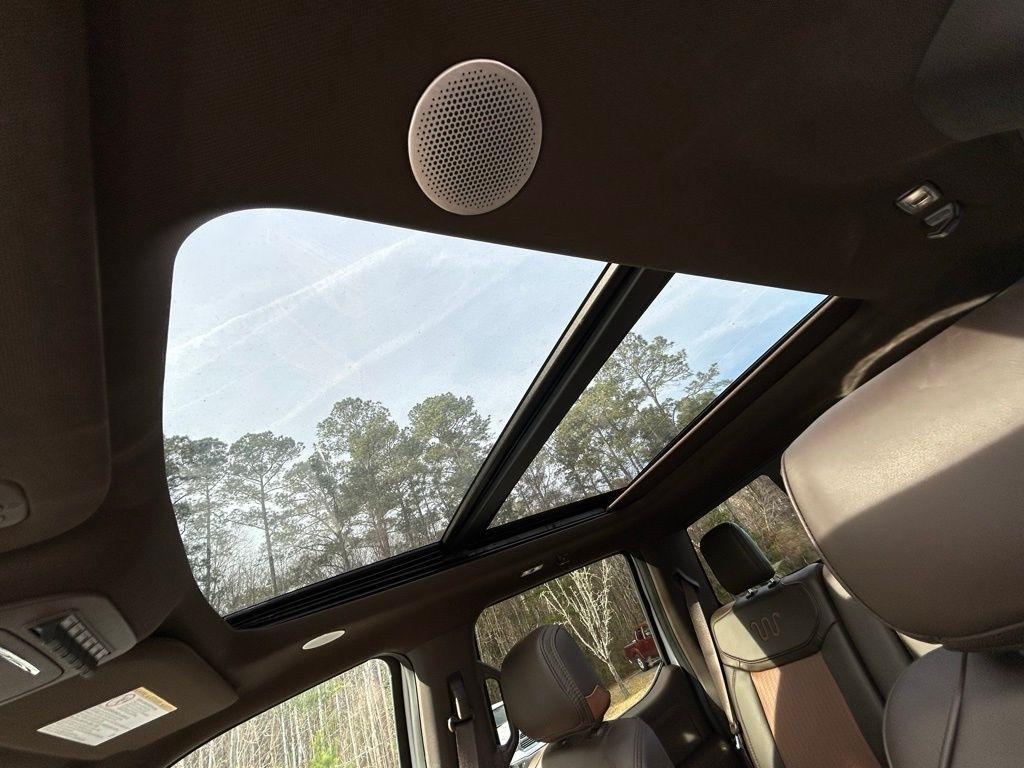 Ford F-350 SD King Ranch Crew Cab Long Bed 4WD 2024