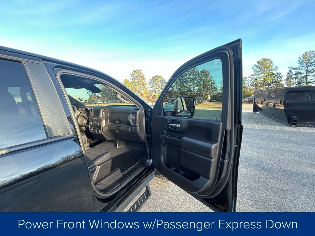 Chevrolet Silverado 2500HD Custom Crew Cab Short Box 4WD 2024