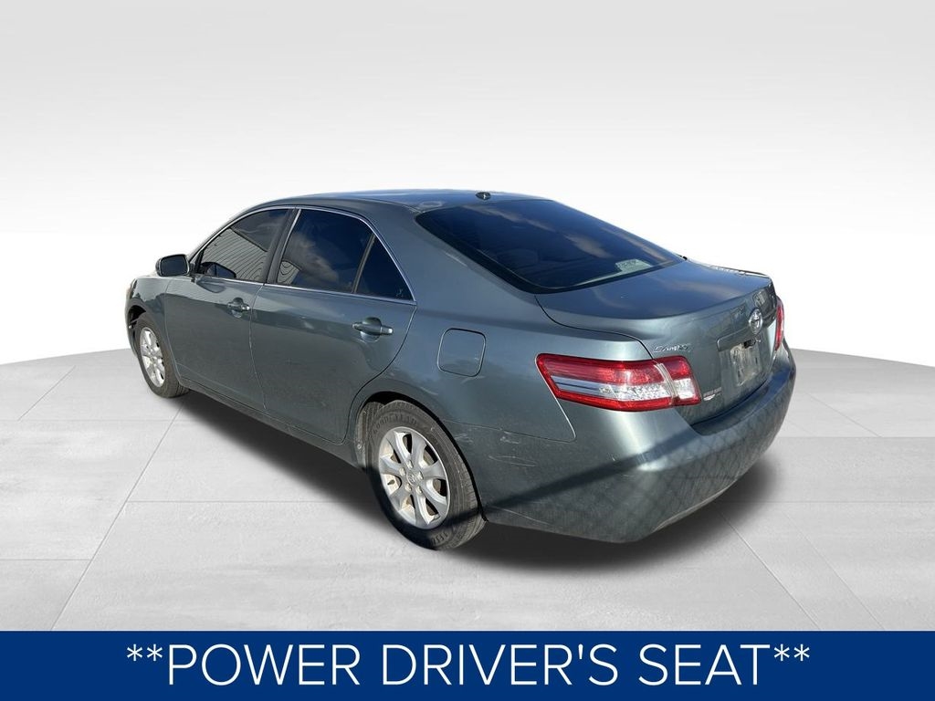 Toyota Camry Base 6-Spd AT 2011